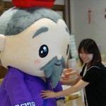 Takuo being guided so he doesn't knock down any munchies or souveniers.