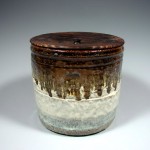 Chosengaratsu water jar with burned cedar lid. H20cm