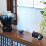 Entrance display: Chosen Karatsu jar, teapot with silver reishi knob, long wallet of pony hide